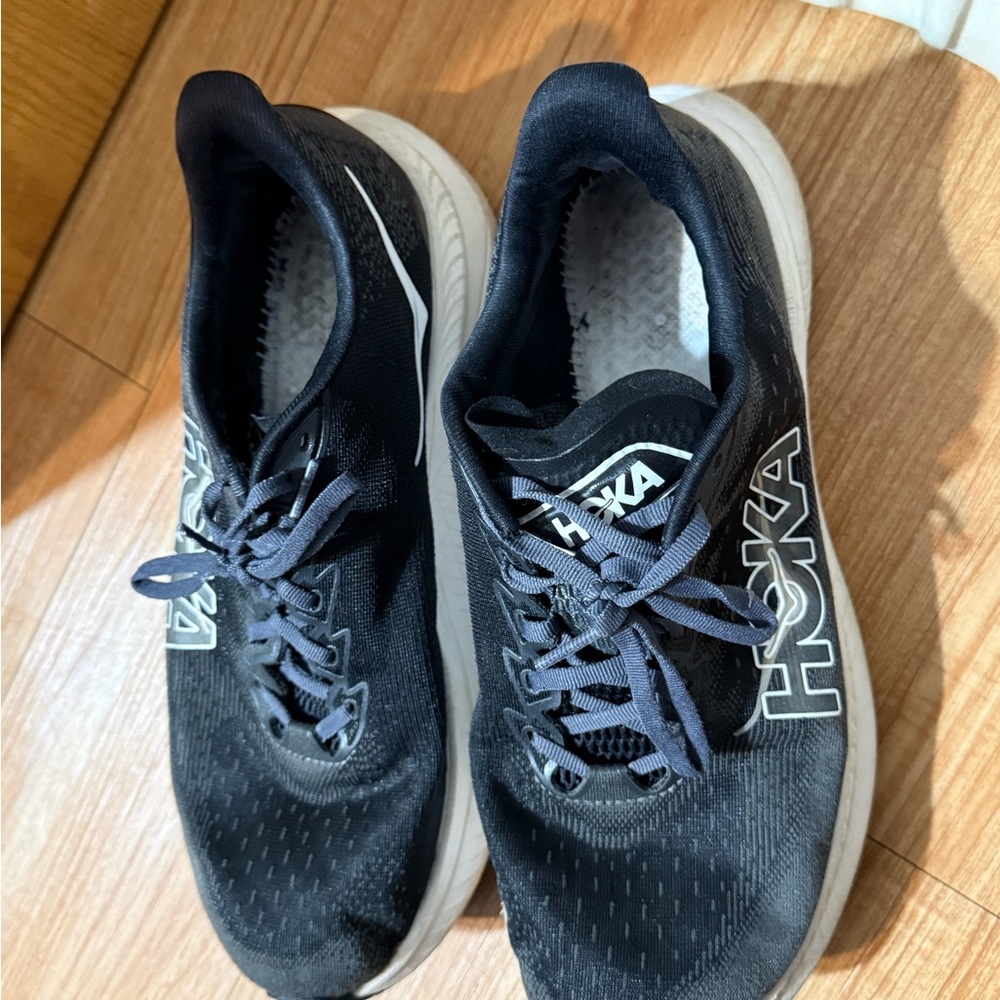 Men’s Mach 6 HOKA Black Running Shoes (under 50 miles of use)